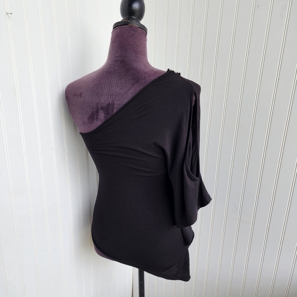 Bebe Women’s Stretch Black Beaded Asymmetrical One Cold Shoulder Top Blouse XS - Picture 5 of 11